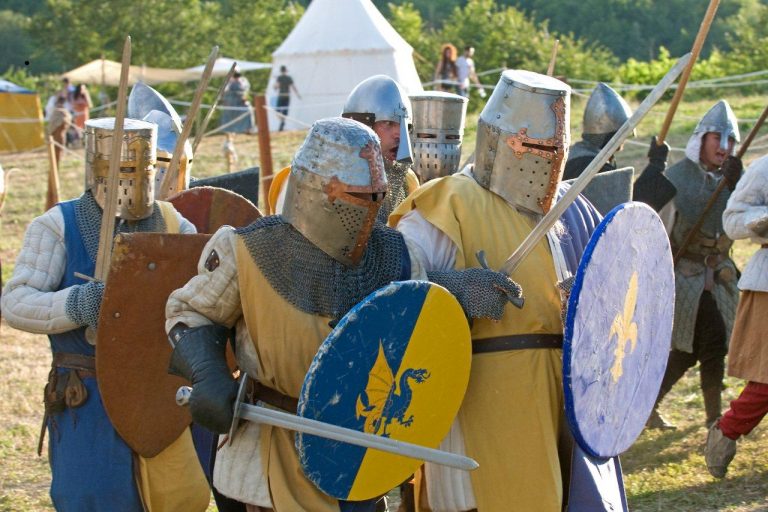 Sono Un Campo Di Battaglia Con Soldati Bianchi E Neri